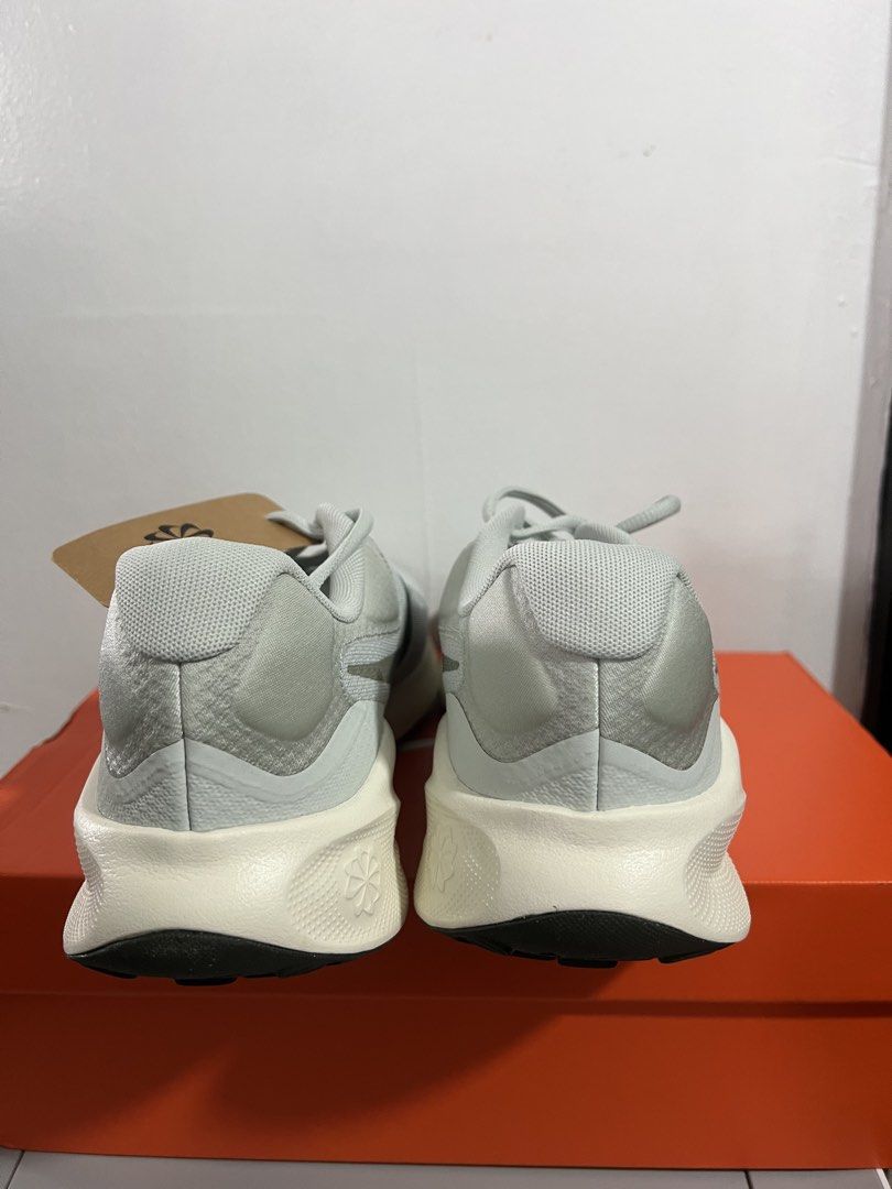 NIKE REVOLUTION 7 MENS ROAD RUNNING SIZE 9 (Category: Sneakers) located in Baguio. Submitted by kyrawang22 (Listing ID 1467411708, Image 3). Description: .