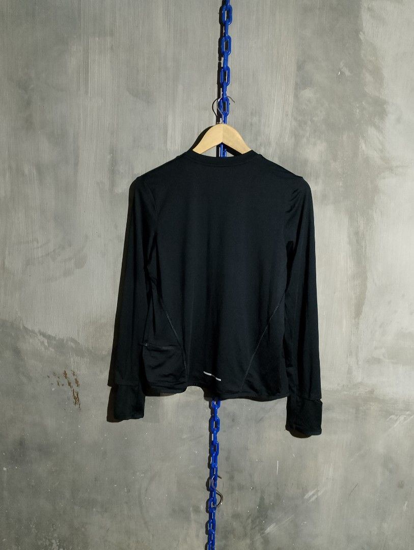 NIKE RUNNING LONGSLEEVE (Category: Activewear) located in Sorsogon. Submitted by rudzthrift360 (Listing ID 1467488568, Image 3). Description: .