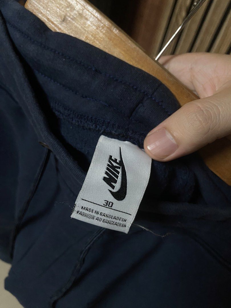 Nike short (Category: Shorts) located in Manila. Submitted by oldso.ulfinds (Listing ID 1467600170, Image 3). Description: Nike club short VeryGood condition Colorrate:9/10 W:30-32 L:19.