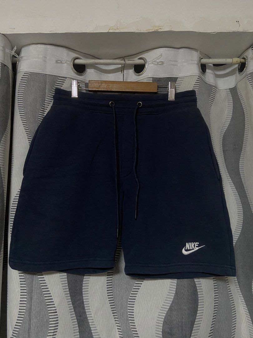 Nike short (Category: Shorts) located in Manila. Submitted by oldso.ulfinds (Listing ID 1467600170, Image 1). Description: Nike club short VeryGood condition Colorrate:9/10 W:30-32 L:19.