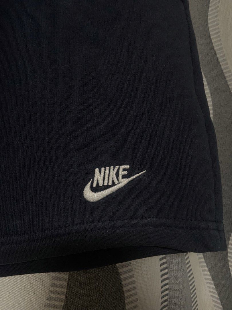 Nike short (Category: Shorts) located in Manila. Submitted by oldso.ulfinds (Listing ID 1467600170, Image 2). Description: Nike club short VeryGood condition Colorrate:9/10 W:30-32 L:19.