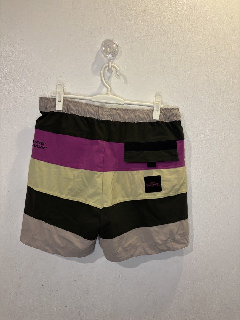 Nike short multi pockets latest model (Category: Shorts) located in Makati City. Submitted by sweetfitforyouph1200 (Listing ID 1467522145, Image 2). Description: Nike short multipockets Back design Like new.