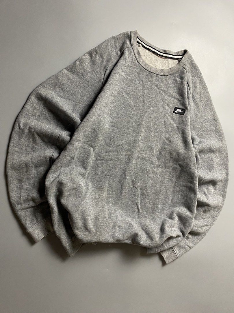 Nike Side Logo Pullover Gray (Category: Coats, Jackets and Outerwear) located in Cebu City. Submitted by covenanthrifts (Listing ID 1467375012, Image 2). Description: Good Condition Color rate: 9/10 Size on tag : Medium Issue: scratches, stain .