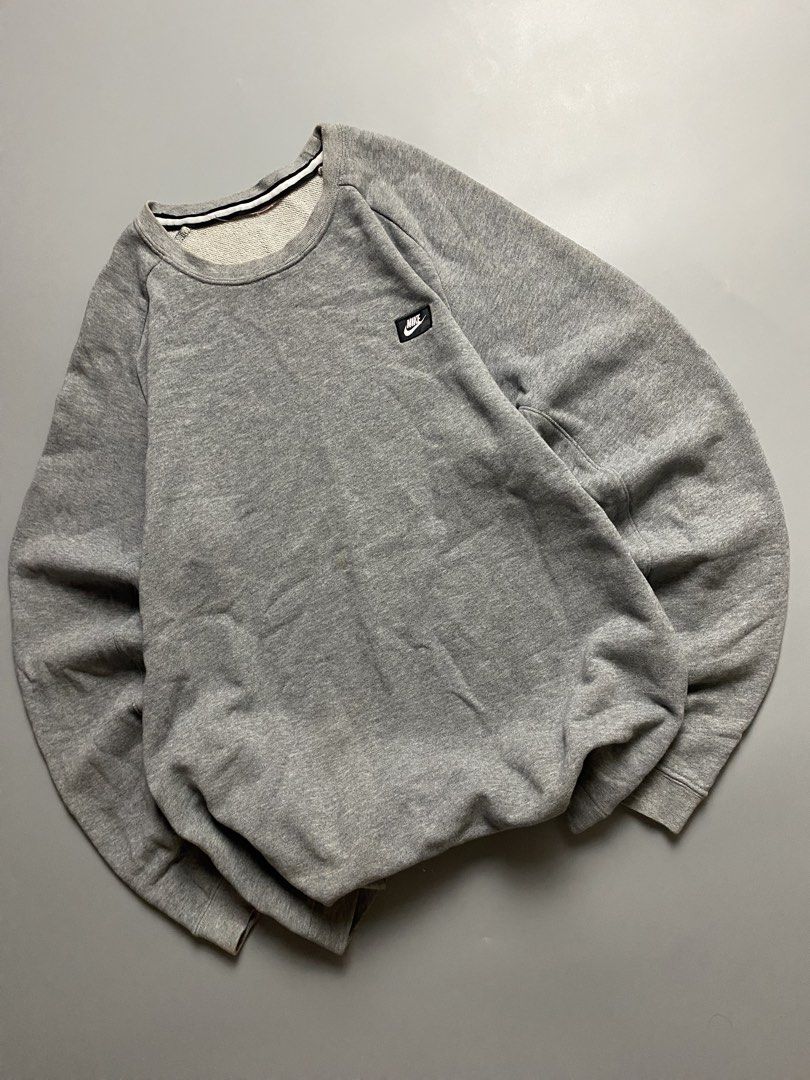 Nike Side Logo Pullover Gray (Category: Coats, Jackets and Outerwear) located in Cebu City. Submitted by covenanthrifts (Listing ID 1467375012, Image 3). Description: Good Condition Color rate: 9/10 Size on tag : Medium Issue: scratches, stain .