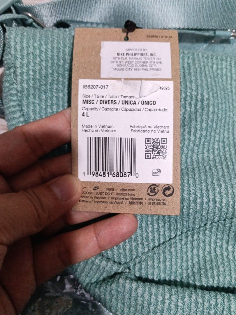 Nike Sling bag (Category: Shoulder Bags) located in Cavite. Submitted by purplepink30 (Listing ID 1467522364, Image 3). Description: .