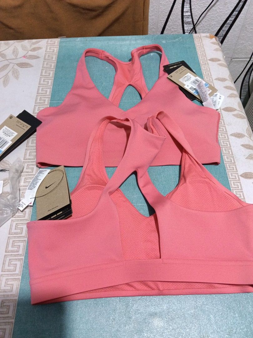 Nike sports bra (Category: Undergarments & Loungewear) located in Cavite. Submitted by purplepink30 (Listing ID 1467521116, Image 2). Description: selling 3pcs of sports bra for 2,500 size : all medium.