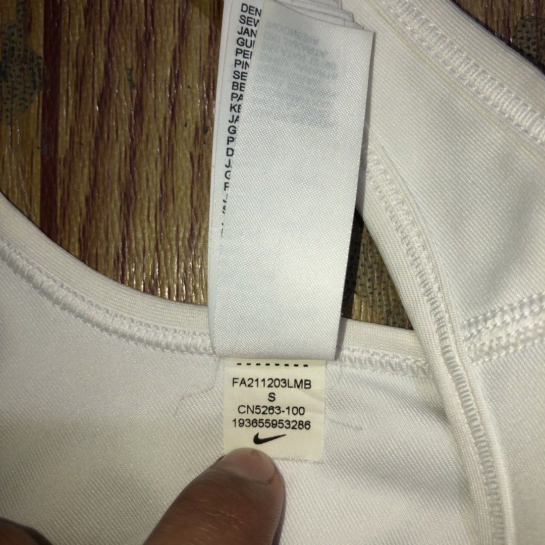 NIKE SPORTS BRA (Category: Activewear) located in Dasmarinas. Submitted by cornyxmessy (Listing ID 1467561735, Image 3). Description: .