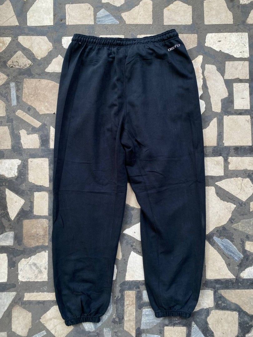 Nike Standard Issue Dri-FIT Black Sweatpants (Category: Joggers) located in Bacolod City. Submitted by delatinaea25915 (Listing ID 1467431418, Image 2). Description: NIKE STANDARD ISSUE DRI-FIT PANTS EXCELLENT CONDITION 9.5/10 COLOR RATE SIZE:LARGE WAIST LINE:30-33 STRETCHABLE LENGTH:38 NO ISSUE 780+ SF DM 📥 PAYMENT FIRST GCASH PAYMENT JNT EXPRESS LOCATION BACOLOD CITY NEGROS OCCIDENTAL VISAYAS.