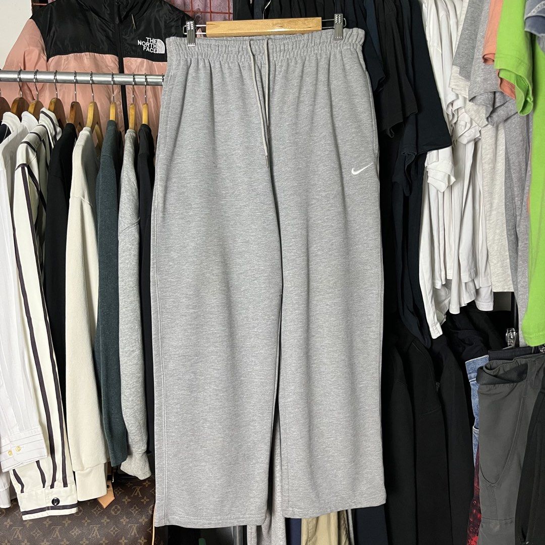 Nike Studio Fleece Wide-Leg Sweatpants (Category: Jeans) located in Daet. Submitted by wearthriftingcloth. (Listing ID 1467522094, Image 1). Description: 👕NIKE Measurement:(free size)W30-36L40H9.5T14.5 Issue(s):NONE Condition: 9.5/10 Color rate: 9.5/10 ➡️Swipe- to see more detail pic 📌No Deleting/Cancelation‼️ 📌Color may Vary Due to Lighting‼️ 📌Please be responsible buyer Bogus/Flaker will be posted‼️ 📌All ltems Need Wash‼️.