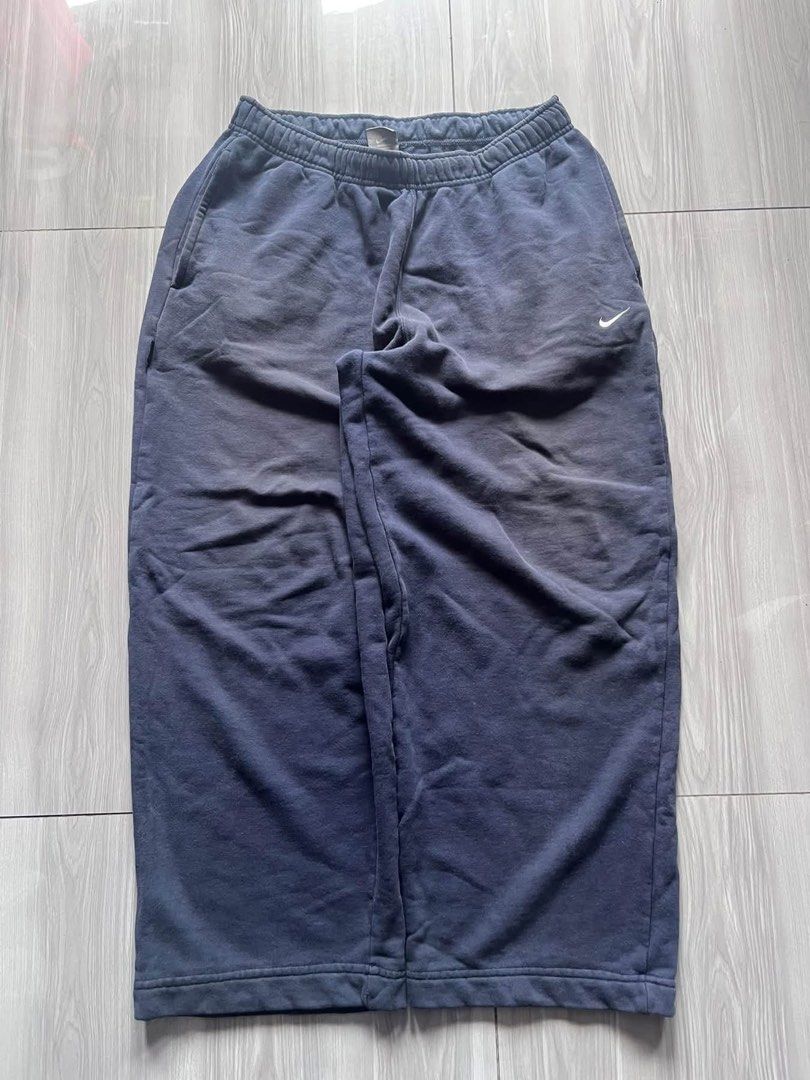 NIKE SWEATPANTS (Category: Coats, Jackets and Outerwear) located in Kalibo. Submitted by joshuabeyaban (Listing ID 1467390413, Image 1). Description: Nike Sweat Pants Free Waist LONG-37 Hem-9.5 Heavyweight EXCELLENT CONDITION Issue- Minimal SunFade NEED WASH.