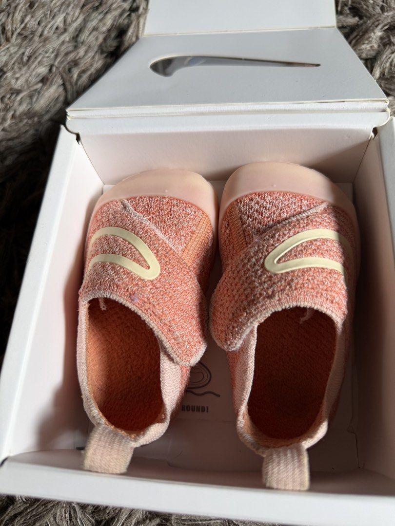 Nike Swoosh 1 Coral 5c (Category: Babies & Kids Fashion) located in Bulacan. Submitted by yogis1993 (Listing ID 1467407444, Image 3). Description: - Authentic pink Nike baby shoes - White Nike check branding on the top strap - Comfortable knitted upper with soft peach-pink rubber toe guard and outsole - Heel pull tab with lowercase nike text branding - Includes original box.