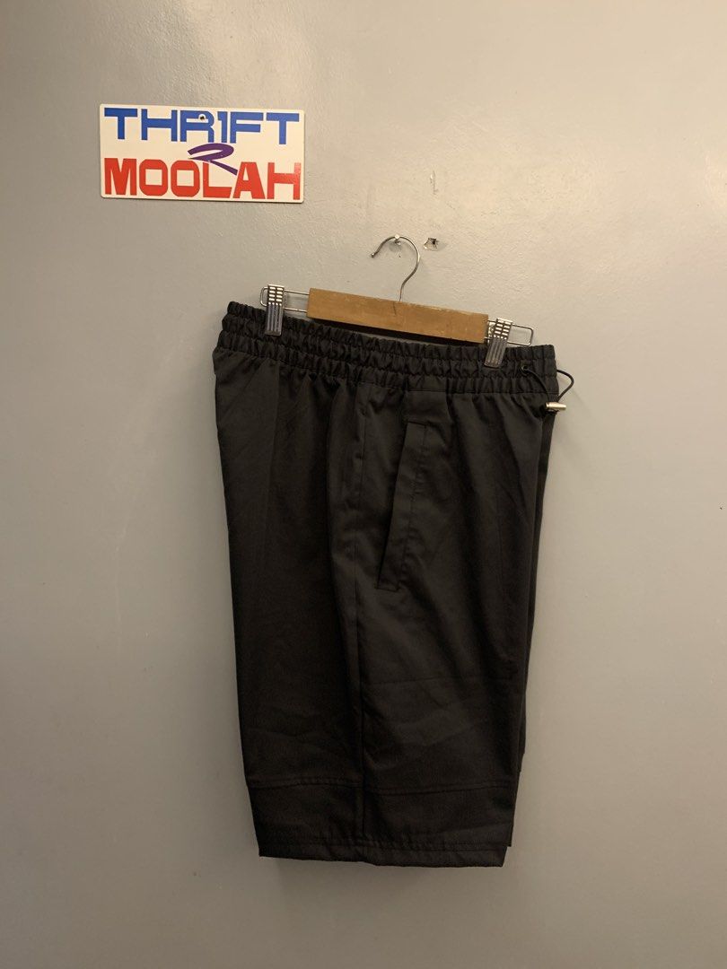 NIKE SWOOSH 3D LOGO WOVEN SHORT (Category: Shorts) located in Cavite. Submitted by thrift2moolah (Listing ID 1467380340, Image 2). Description: NIKE SWOOSH 3D LOGO WOVEN SHORT Size M on tag Waist : 29-34 Lenght : 21 Excellent condition 9/10 Color rate 550 + shipping fee only.