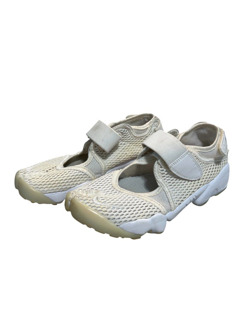 Nike Tabi Air Rift White Pure Platinum (Category: Sandals) located in Cagayan de Oro. Submitted by thatsdopethrift (Listing ID 1467533361, Image 3). Description: Already thoroughly cleaned and washed, making it ready to wear immediately. Please review the detailed photos for the exact condition. Condition: Used. Thoroughly washed and cleaned. Shows light cosmetic wear and some yellowing on the translucent outsoles. No major structural flaws. Size