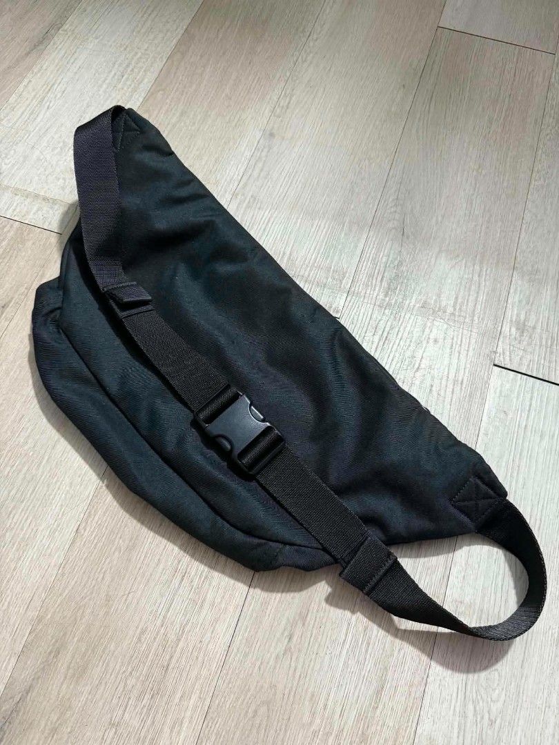 Nike Tech Hip Pack (Category: Sling Bags) located in Caloocan City. Submitted by collectorschoice_ (Listing ID 1467535831, Image 3). Description: Product Description: 📌Color rate: 9.5/10 📌Condition: 9.5/10 📌Issue: ❌❌❌ 📌Last price: 950 Free shipping thru Jnt.