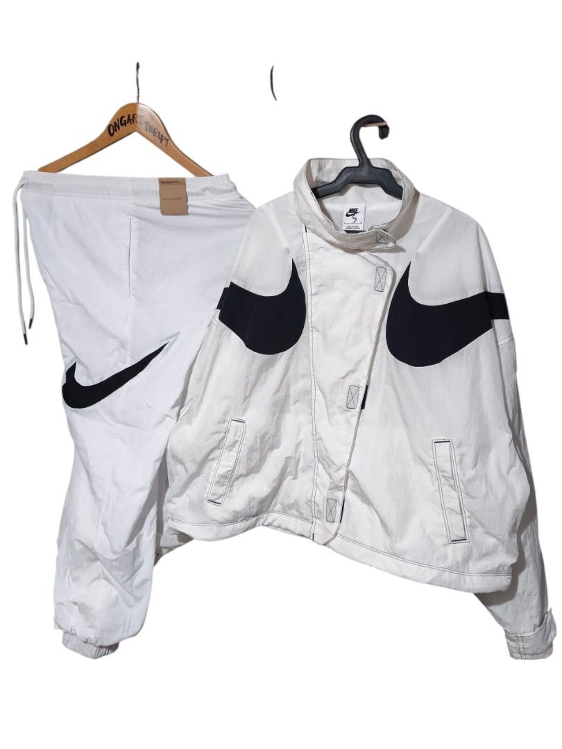 NIKE TERNO FOR WOMENS (Category: Coats, Jackets and Outerwear) located in Maasim. Submitted by ukayganda25 (Listing ID 1467474919, Image 1). Description: both as new condition no issue small on tags both.