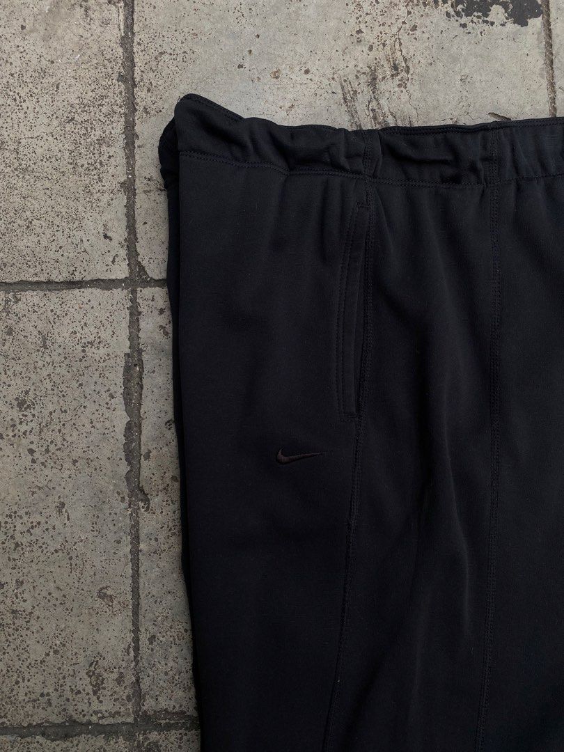 Nike therma fit sweat pants (Category: Joggers) located in Manila. Submitted by tklnthftskrnz (Listing ID 1467564128, Image 3). Description: NIKE THERMA FIT SWEAT PANTS (reverse weave)💎💎 -with ankle zip M on tag waistline: 30-34 (garterized) length:38” leg opening: 11.5” hem: 7” condition: very good 9.5/10 color rate: 10/10 issue: xxxx .