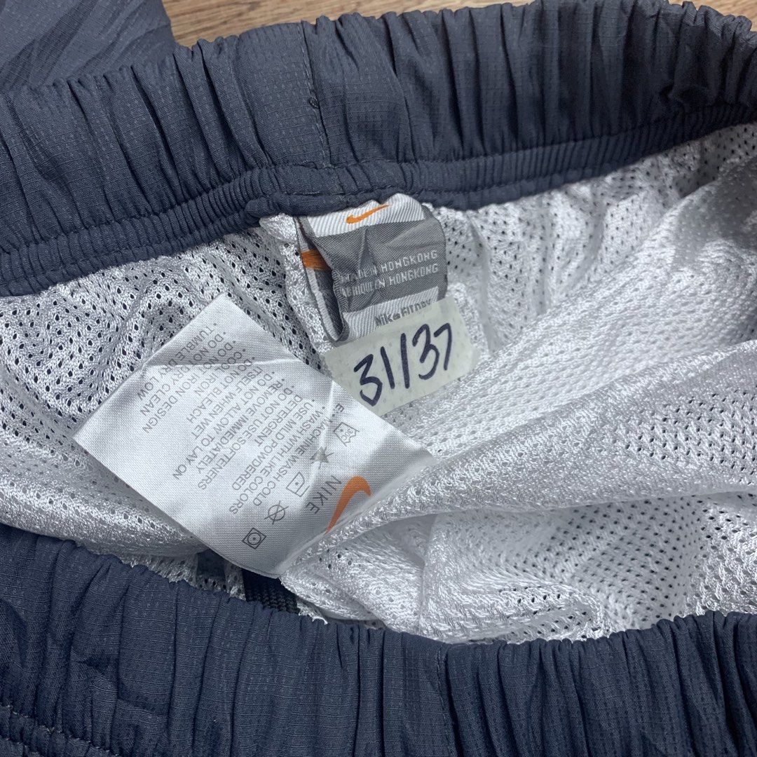 NIKE TRACK PANTS (Category: Joggers) located in Cavite. Submitted by block4597 (Listing ID 1467583044, Image 2). Description: ❇️ NIKE TRACK PANTS 📍SIZE - MEDUIM 31/37 📍COLOR RATE - 9/10 📍CONDITION - GOOD 📍DECLARE AUTHENTIC.