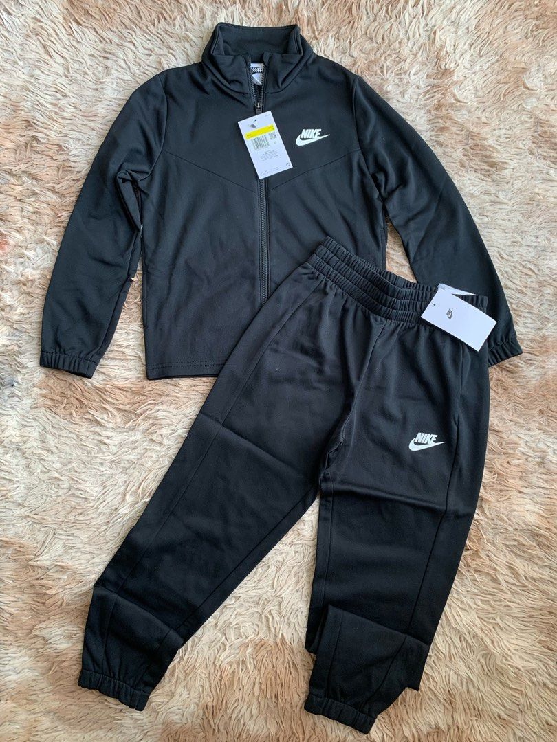nike tracksuit set (Category: Sets & Coordinates) located in Carmona. Submitted by lylevizcarra (Listing ID 1467474119, Image 1). Description: youth size only!! Youth S M L XL available!.