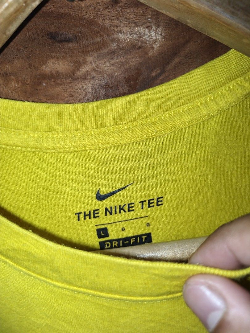 NIKE TRAIL SHIRT (Category: Activewear) located in Tagum. Submitted by danelle_closet1106 (Listing ID 1467507980, Image 3). Description: EXCELLENT TO NEW SIZE:LARGE NO ISSUE NEED WASH ONLY.
