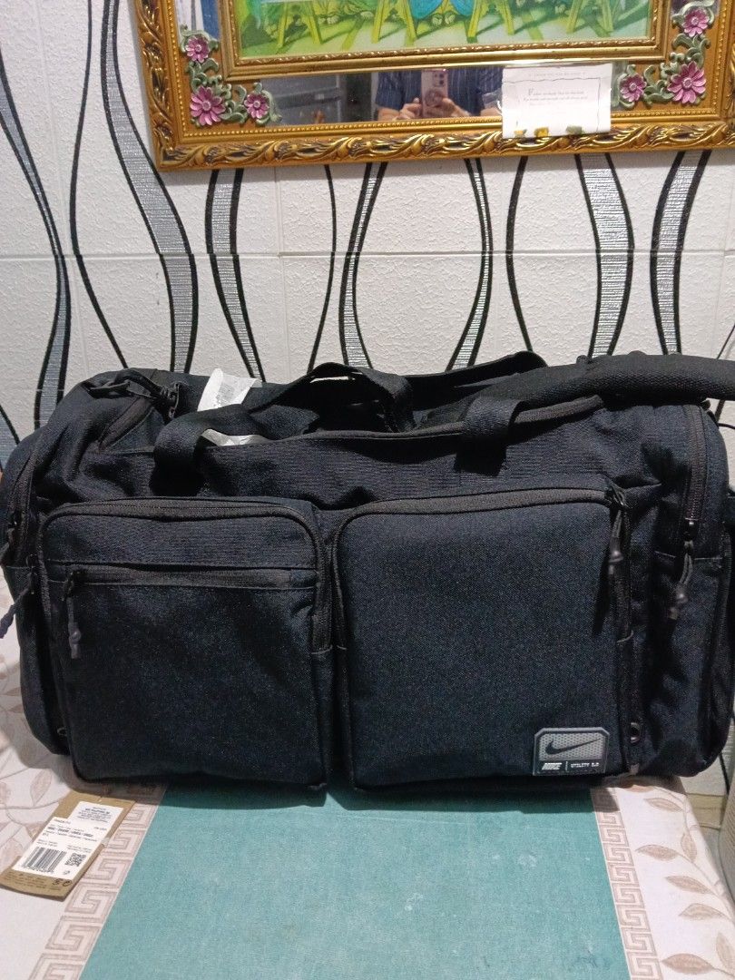 Nike travel bag (Category: Belt bags, Clutches and Pouches) located in Cavite. Submitted by purplepink30 (Listing ID 1467523790, Image 1). Description: Nike travel bag capacity : 51 L.