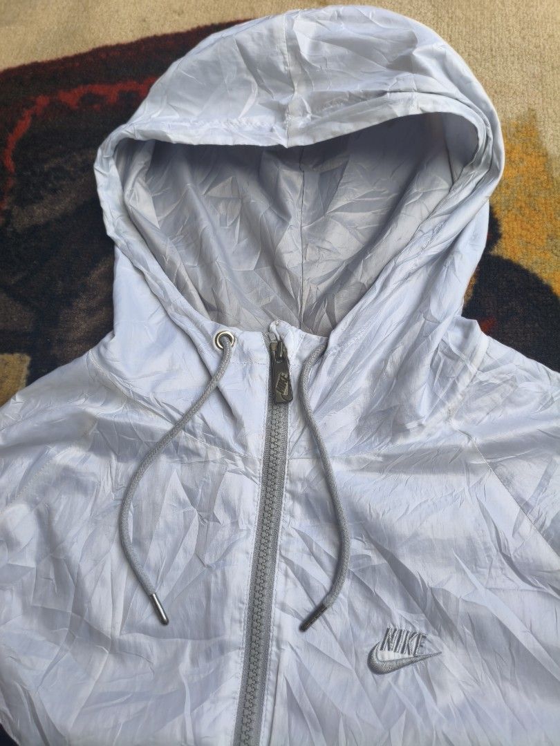 Nike Tri-Tone Windbreaker Jacket With Hood (Category: Coats, Jackets and Outerwear) located in Davao. Submitted by simonandre53791 (Listing ID 1467378668, Image 2). Description: 500💵 Nike Tritone Excellent condition M on tag W-21 L-26.