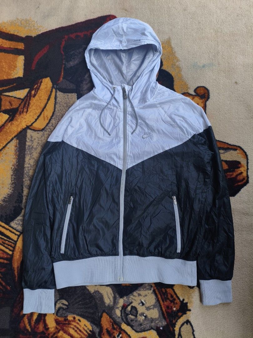 Nike Tri-Tone Windbreaker Jacket With Hood (Category: Coats, Jackets and Outerwear) located in Davao. Submitted by simonandre53791 (Listing ID 1467378668, Image 1). Description: 500💵 Nike Tritone Excellent condition M on tag W-21 L-26.