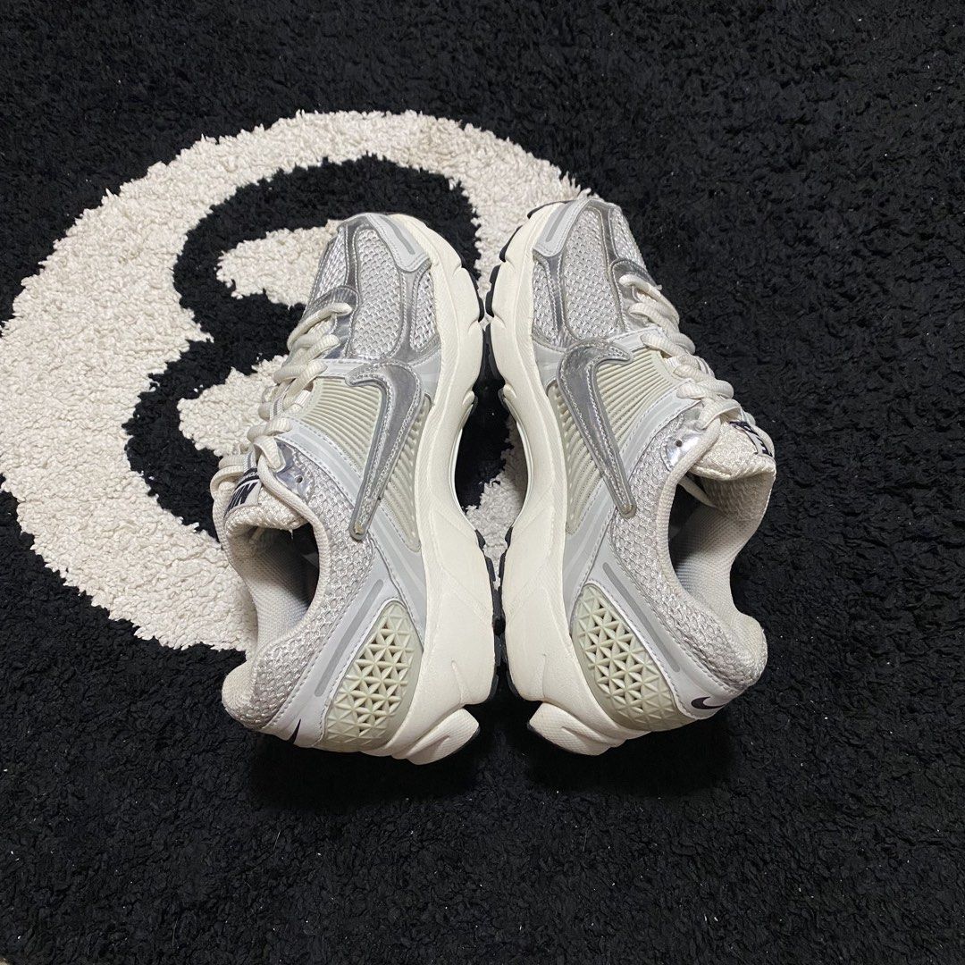 Nike Vomero 5 (Category: Sneakers) located in Danao, Cebu. Submitted by sneaks_cebu (Listing ID 1467416820, Image 3). Description: Nike Vomero 5 Size 9us 27cm -scratch and minor drags Php 2,150 .