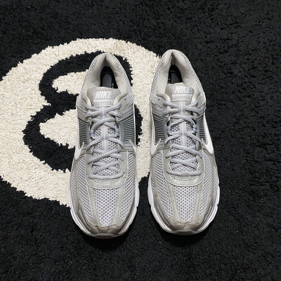 Nike Vomero 5 (Category: Sneakers) located in Danao, Cebu. Submitted by sneaks_cebu (Listing ID 1467416983, Image 2). Description: Nike Vomero 5 Size 10.5us 28.5cm -missing tags minor drags Php 2,250 .