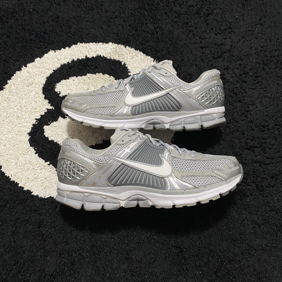 Nike Vomero 5 (Category: Sneakers) located in Danao, Cebu. Submitted by sneaks_cebu (Listing ID 1467416983, Image 1). Description: Nike Vomero 5 Size 10.5us 28.5cm -missing tags minor drags Php 2,250 .