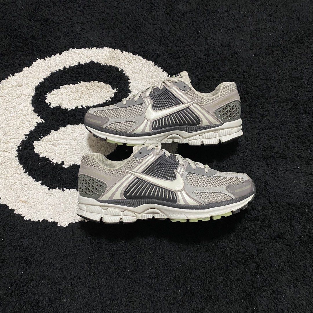 Nike Vomero 5 (Category: Sneakers) located in Danao, Cebu. Submitted by sneaks_cebu (Listing ID 1467417218, Image 1). Description: Nike Vomero 5 Size 8wm 25cm -no major issues Php 2,350.