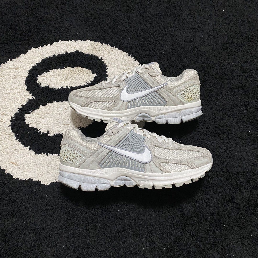 Nike Vomero 5 (Category: Sneakers) located in Danao, Cebu. Submitted by sneaks_cebu (Listing ID 1467417486, Image 1). Description: Nike Vomero 5 Size 8wm 25cm -minor crease Php 2,350 .