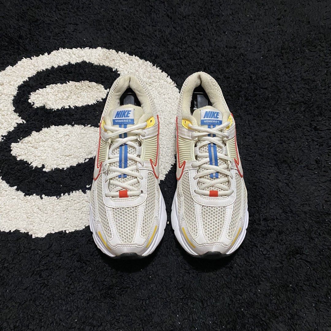 Nike Vomero 5 (Category: Sneakers) located in Danao, Cebu. Submitted by sneaks_cebu (Listing ID 1467417672, Image 2). Description: Nike Vomero 5 Size 8wm 26cm -no major issues Php 2,450 .