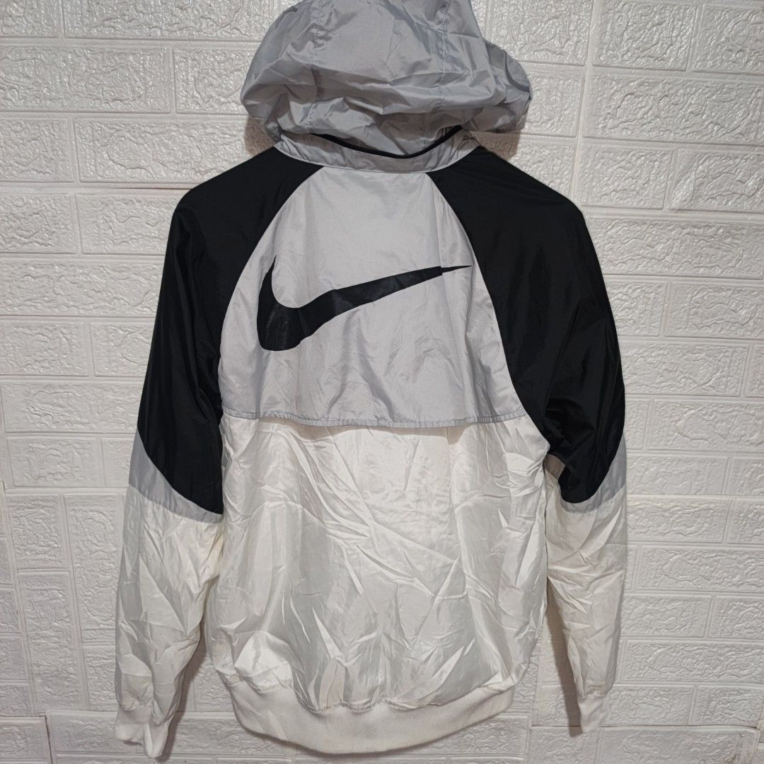 NIKE WINDBREAKER (Category: Coats, Jackets and Outerwear) located in Cebu City. Submitted by papart1993 (Listing ID 1467401606, Image 3). Description: NIKE TRICOLOR 23W 28 L.