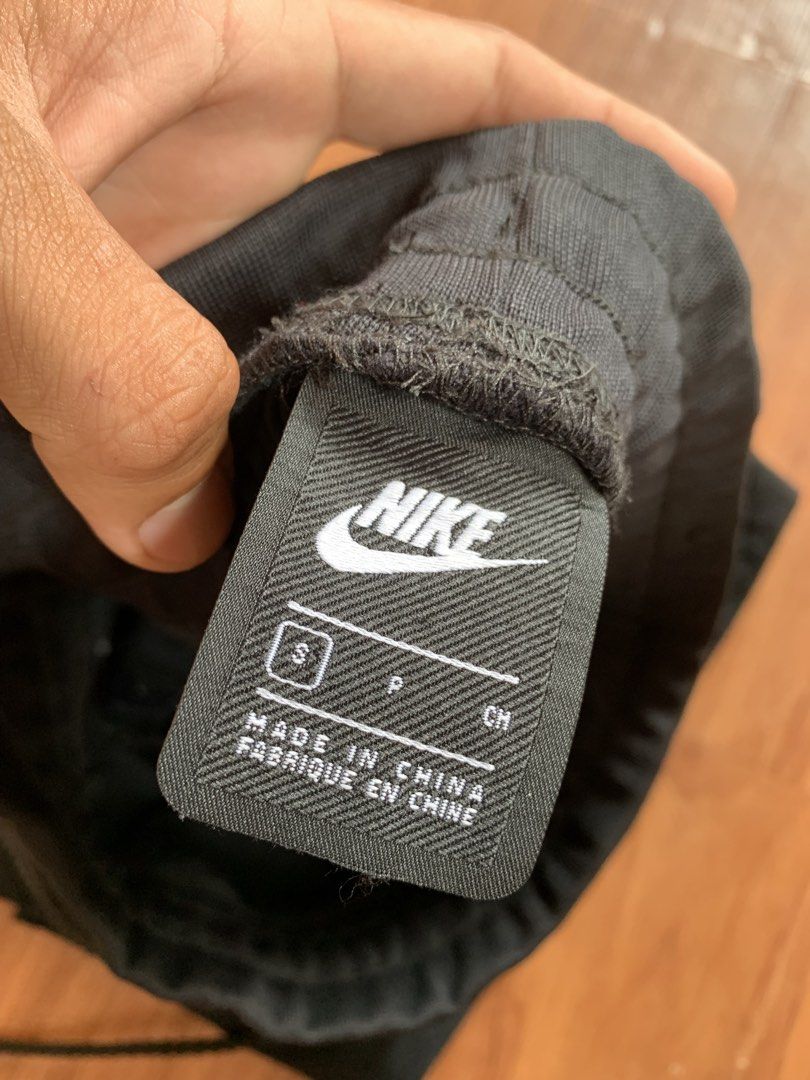 NIKE WOVEN GOOD ASNEW (Category: Shorts) located in Valencia. Submitted by angelineja33413 (Listing ID 1467582712, Image 3). Description: BAGONG BAGO PAYAN MGA MAAM/SIR.