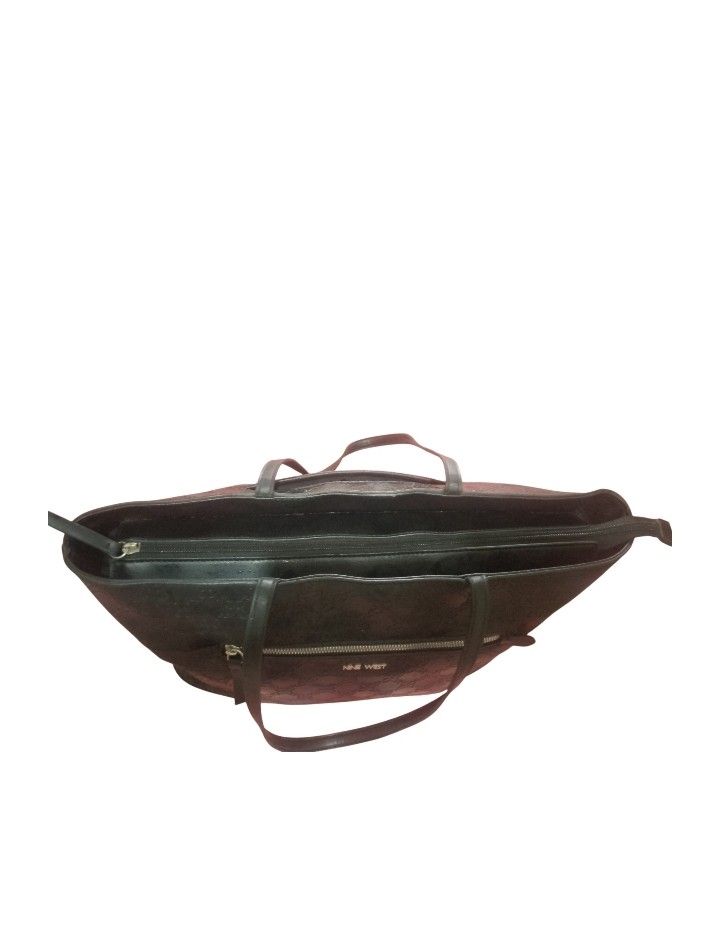 NINE WEST TOTE BAG (Category: Luxury Bags & Wallets) located in Cavite. Submitted by xjune8x (Listing ID 1467396059, Image 2). Description: nine west.