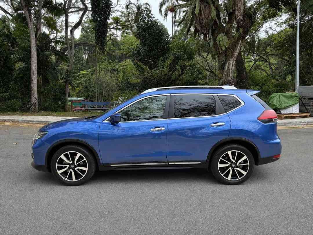 Nissan X-Trail 2.0 Premium 7-Seater Sunroof (A) (Category: Used Cars) located in Singapore. Submitted by carousell_certified_partners (Listing ID 1467533691, Image 2). Description: Facelifted X-trail 7-seater, spacious and comfortable, low mileage, 100% accident-free, extremely well-maintained inside out, don't miss! Genuine and transparent dealing backed by positive reviews, buy with assurance! 100% loan available, trade-in welcome. Contact us n
