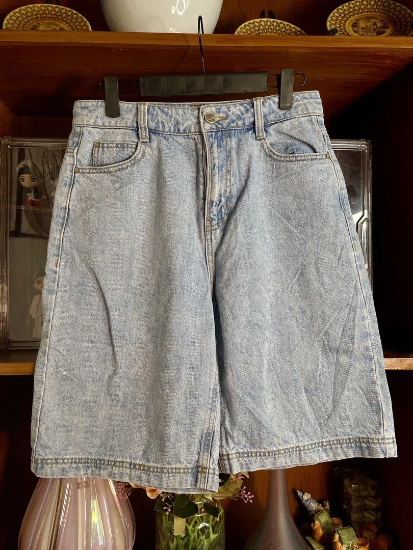 NIX JORTS (Category: Shorts) located in Davao. Submitted by the_rare_hustla (Listing ID 1467377296, Image 1). Description: NIX Issue None Need Wash Only Color rate 10/10 Width - 30 Length - 22 Size M on tag Dm If Interested!.