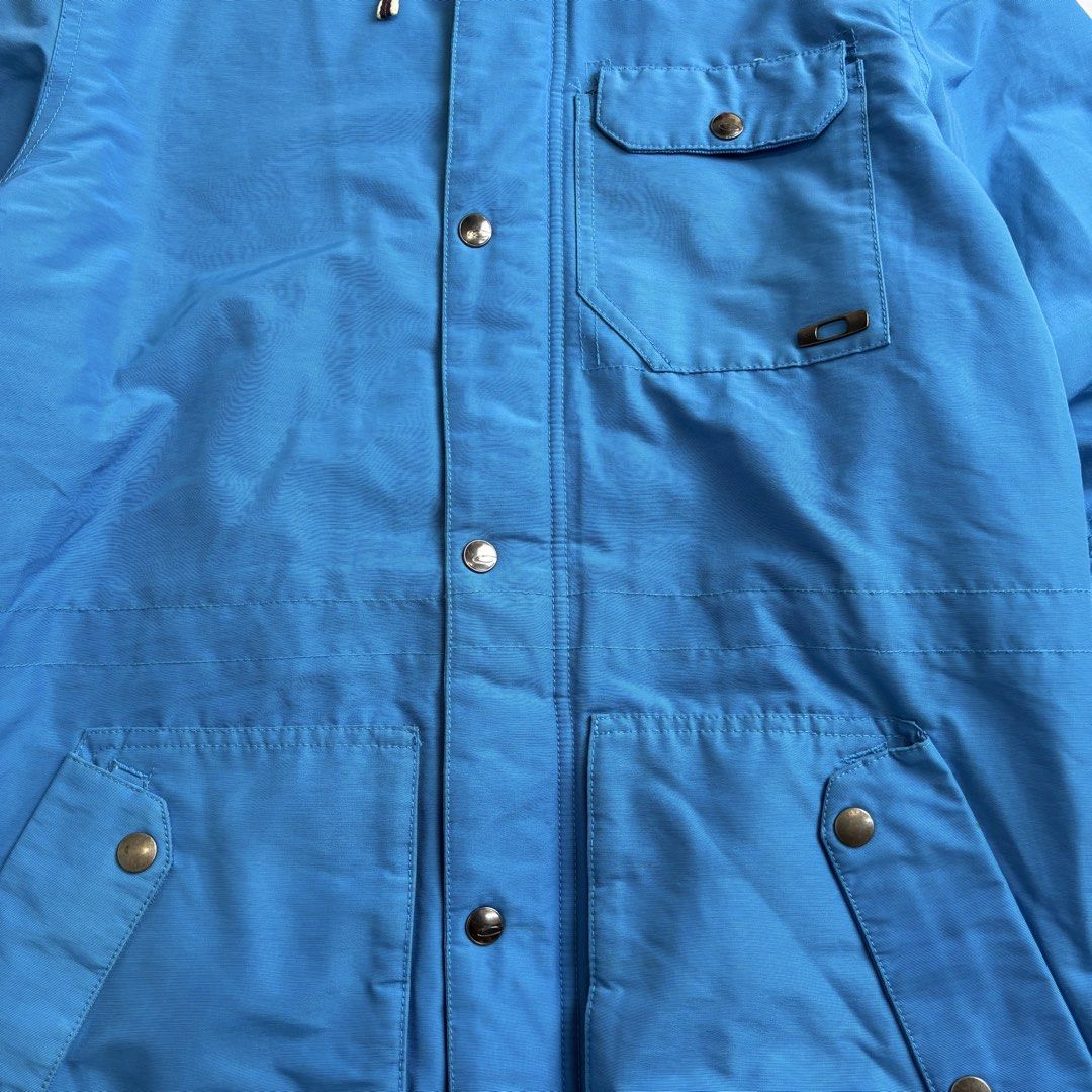 OAKLEY (Category: Coats, Jackets and Outerwear) located in Taguig. Submitted by the_rare_edit (Listing ID 1467531625, Image 3). Description: DIMENSIONS: 22x28 ISSUE: none COLOR RATE: 10/10 CONDITION: Excellent condition .