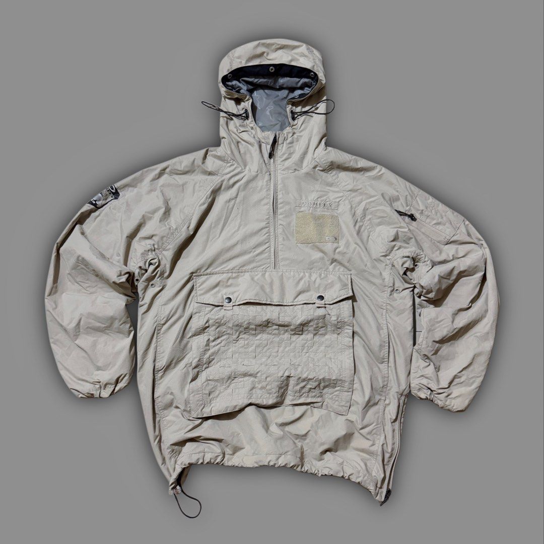 Oakley Anorak Shell Jacket 2000s (Category: Coats, Jackets and Outerwear) located in Zamboanga. Submitted by hype_thrifts (Listing ID 1467445100, Image 2). Description: Excellent condition XL on tag Width: 27 Length: 31.5.