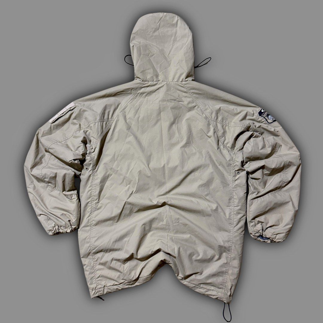 Oakley Anorak Shell Jacket 2000s (Category: Coats, Jackets and Outerwear) located in Zamboanga. Submitted by hype_thrifts (Listing ID 1467445100, Image 3). Description: Excellent condition XL on tag Width: 27 Length: 31.5.