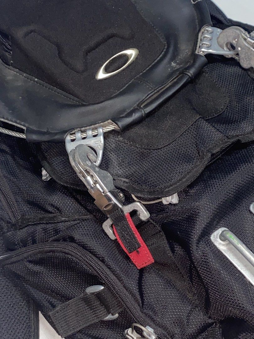 Oakley bathroom sink (23L) (Category: Backpacks) located in Manila. Submitted by sixtiessourzzz (Listing ID 1467561935, Image 2). Description: excellent condition Color rate 9/10 Sign of usage All working.