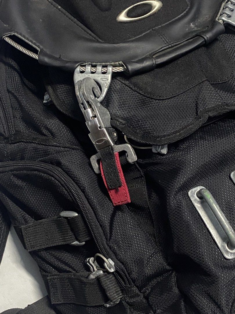 Oakley bathroom sink (23L) (Category: Backpacks) located in Manila. Submitted by sixtiessourzzz (Listing ID 1467561935, Image 3). Description: excellent condition Color rate 9/10 Sign of usage All working.
