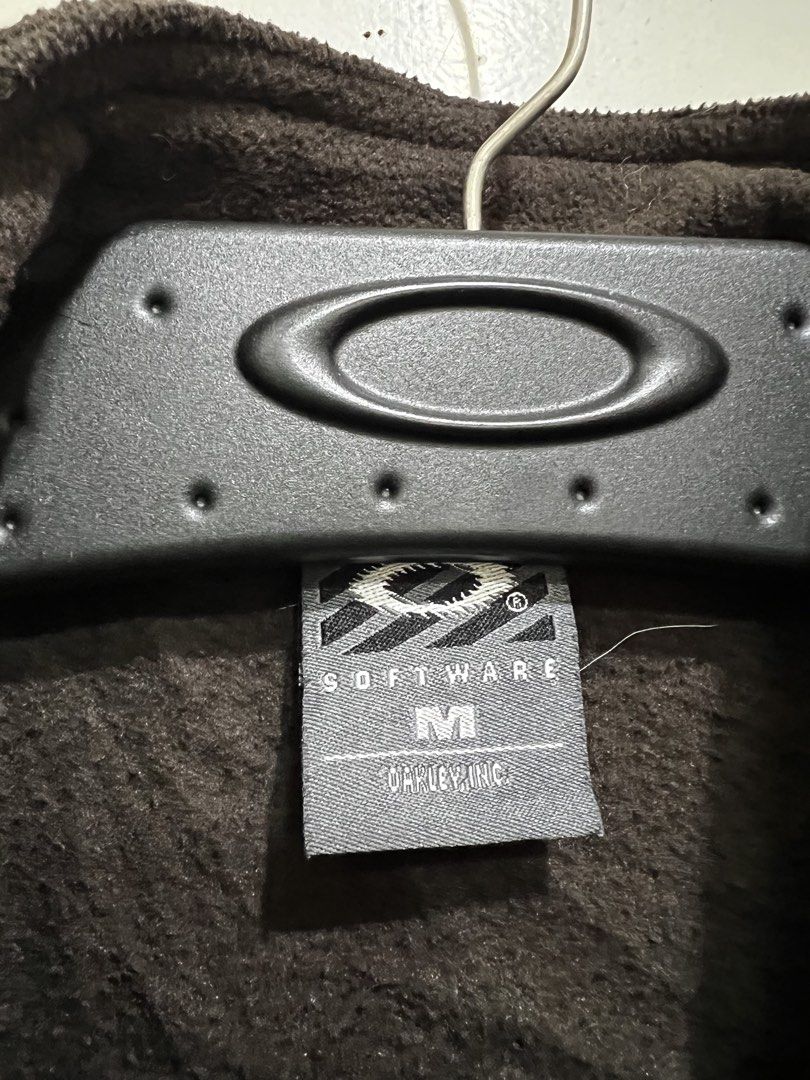 Oakley Fleece Vest (Category: Coats, Jackets and Outerwear) located in Quezon City. Submitted by digital_ryan (Listing ID 1467473315, Image 2). Description: Oakley Y2K Fleece Vest Oakley Software Good Condition Medium on Tag but Fits Large to XL All Zippers working with no broken pull tab.