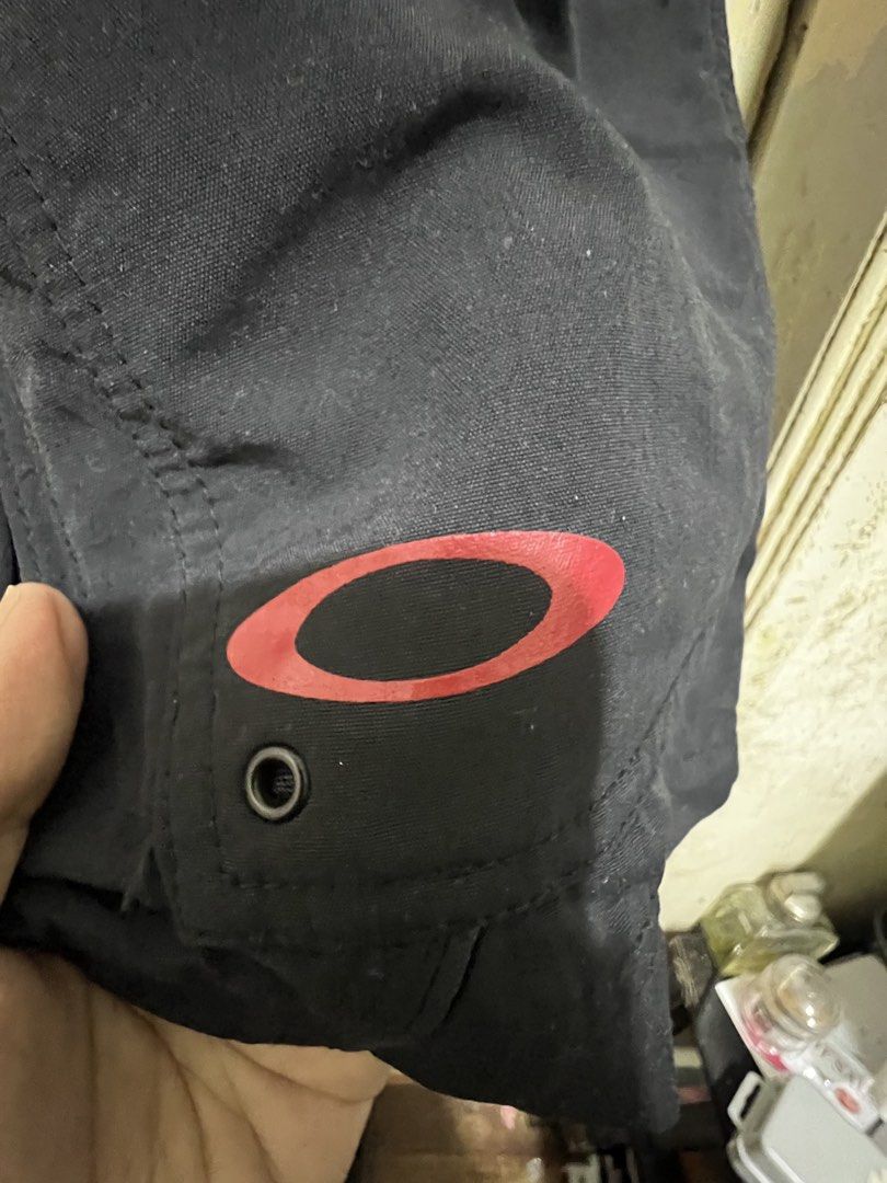 Oakley Multi pocketed Shorts (Category: Shorts) located in Quezon City. Submitted by digital_ryan (Listing ID 1467471187, Image 3). Description: Vintage Y2K Oakley Multi Pocketed Shorts Red Tag Zippers are all prestine condition.