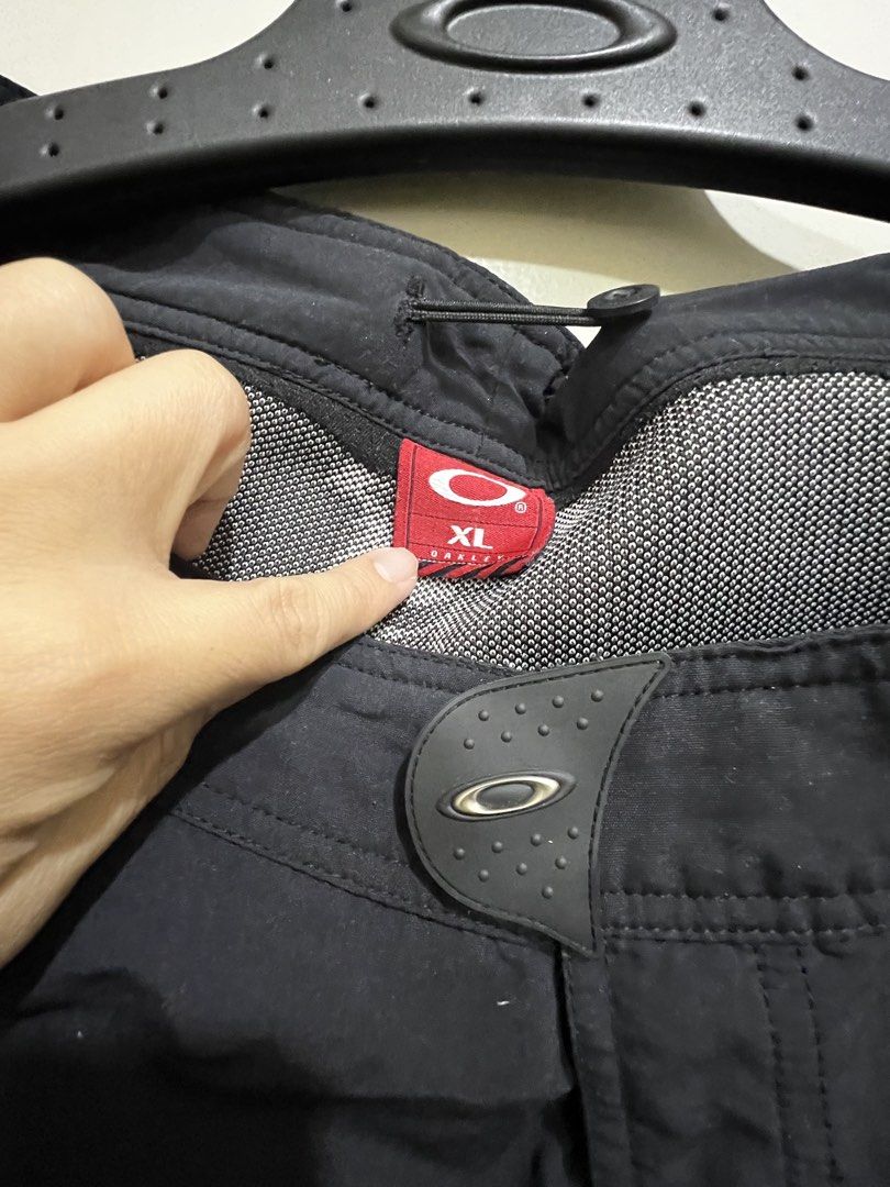 Oakley Multi pocketed Shorts (Category: Shorts) located in Quezon City. Submitted by digital_ryan (Listing ID 1467471187, Image 2). Description: Vintage Y2K Oakley Multi Pocketed Shorts Red Tag Zippers are all prestine condition.