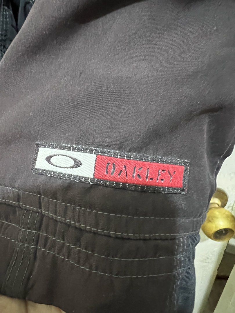 Oakley Multi Pocketed Shorts (Category: Shorts) located in Quezon City. Submitted by digital_ryan (Listing ID 1467472258, Image 2). Description: Oakley Y2K Multi Pocketed Shorts Red Tag • Good Condition 1 broken pull tab at back pocket But all are working and usuable .