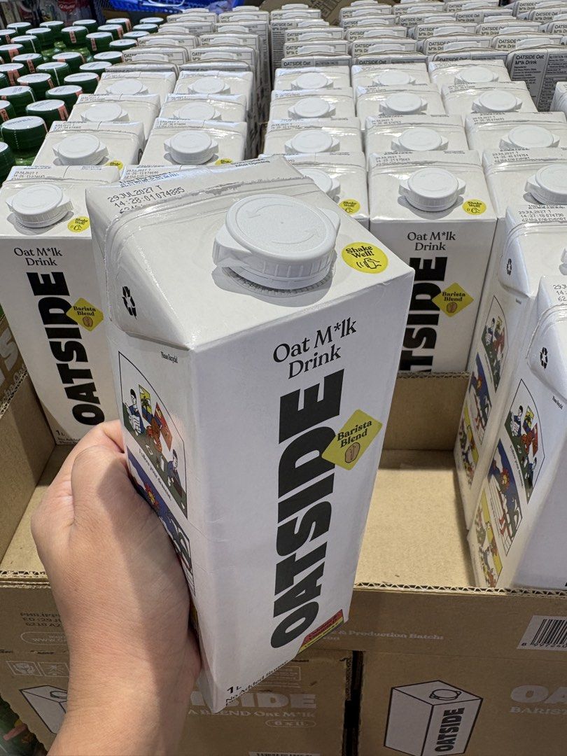 OATSIDE Barista Blend 1L (x6) (Category: Other Food & Drinks) located in Valenzuela. Submitted by hanahdave (Listing ID 1467473543, Image 2). Description: The OATSIDE Barista Blend (Oat M*lk) is the dairy-free alternative milk you’ve been waiting for. It’s perfectly balanced: creamy enough for a rich mouthfeel, but also neutral enough to allow your coffee and tea notes to shine through. Oh, it’s also ridiculously malty. Like, so nuttily good that