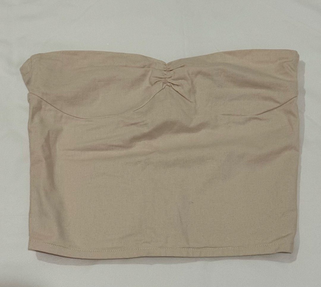 Off White Linen Tube Top (Category: Sleeveless) located in Pasig City. Submitted by mxvxt (Listing ID 1467455919, Image 1). Description: 〰 brand new, never been used 〰 fits XS-S frame 〰 smock back 〰 has side zipper enclosure 〰 lightweight and breathable 〰 cute & dainty european summer top! 〰 rfs: decluttering .