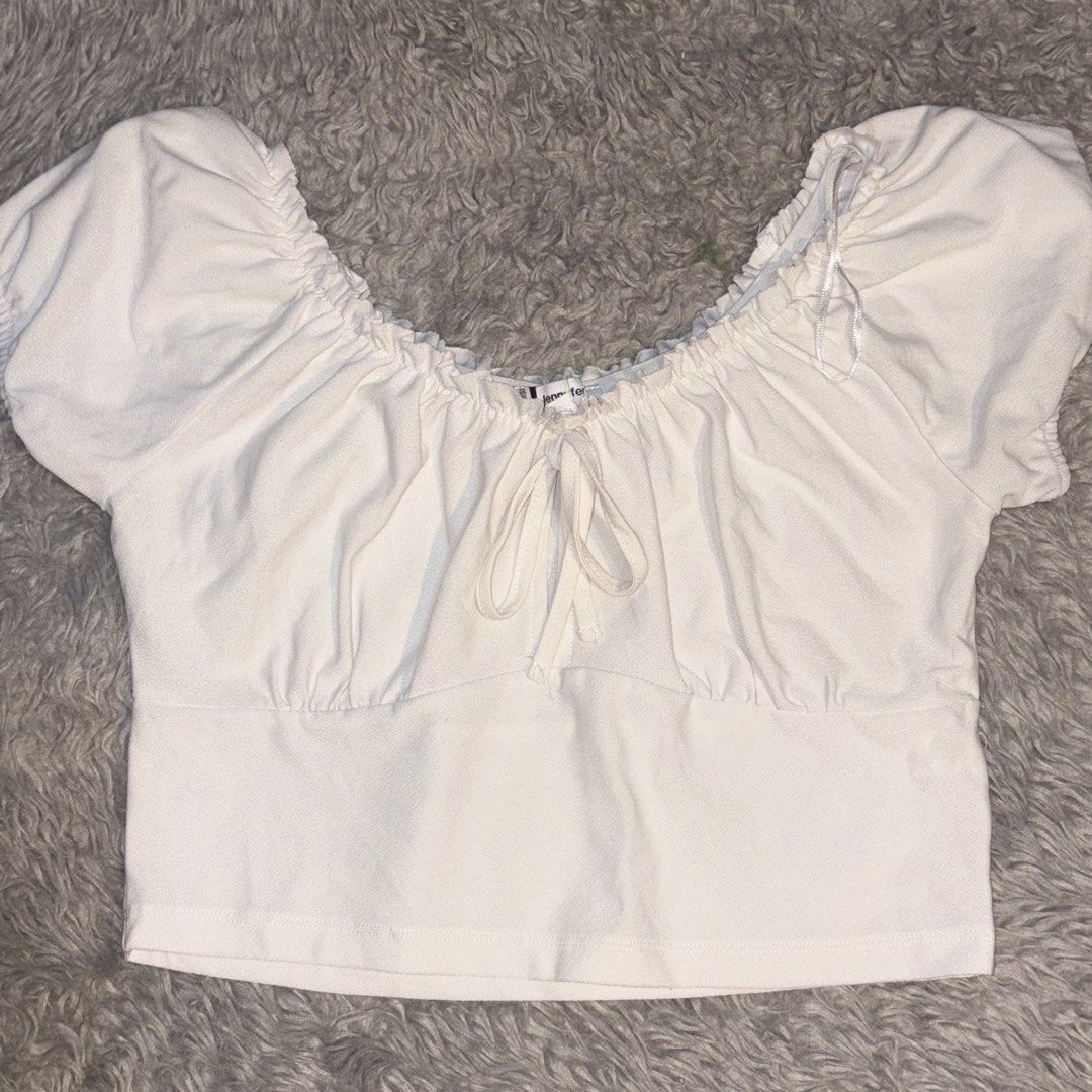 Off white puff sleeves (Category: Blouses) located in Mandaluyong City. Submitted by cinnamonstreet.ph (Listing ID 1467397815, Image 1). Description: Never been used Best fit m Please check photos for reference Note: No when worn, too small for me Location: Mandaluyong MOP: Maya Delivery: Grab or Lalamove #Bershka #Zara #Mango #HM #Pullandbear.