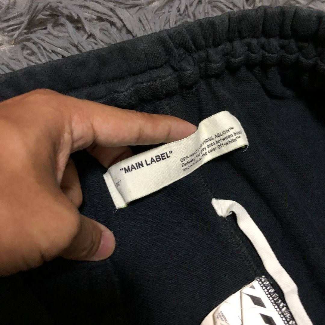 Off White Sweatshort (Category: Shorts) located in Camiling. Submitted by thriftscape2024 (Listing ID 1467553459, Image 3). Description: Excellent Condition Color rate: 9/10 Issue: ❌❌❌ W: 26-40 L: 22 Thigh: 16 Leg Opening: 14.5.